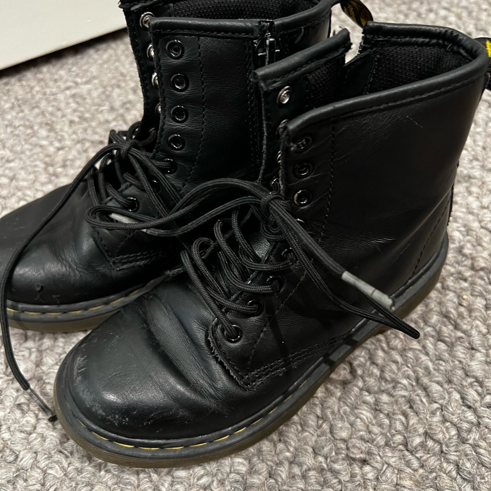 Kids black boot